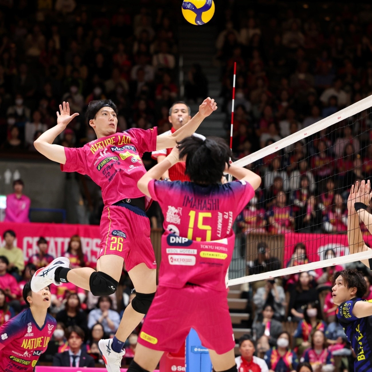 2025 年 12 月 27 日：棒球界共同庆祝历史上今天出生的巨星，包括阿罗萨雷纳等