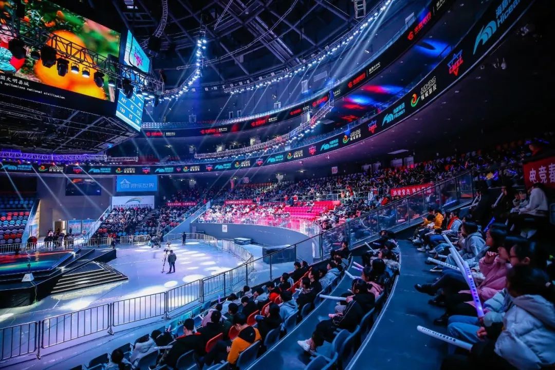 漫与力量并 漫与力量并