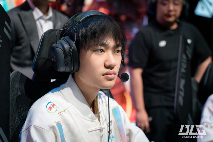 心无旁骛地 心无旁骛地