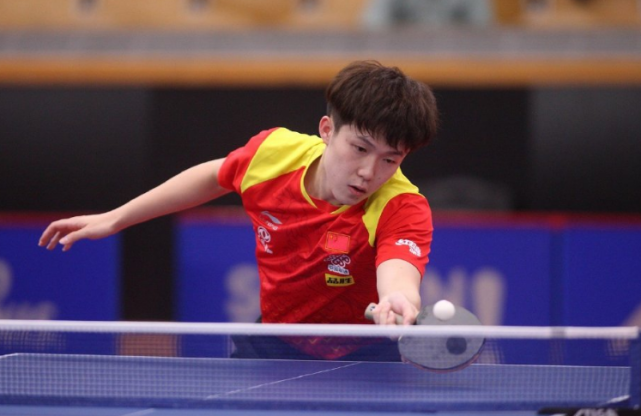 紧随其后 紧随其后